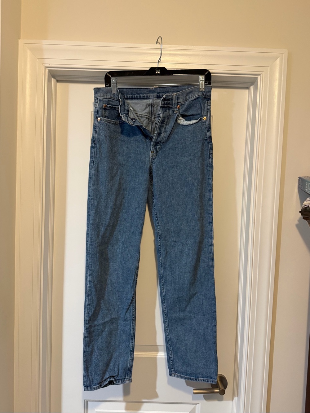 GAP Straight-Leg Women’s Denim Jeans in Medium Blue